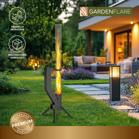Brennendes Feuerrohr PREMIUM in schwarz auf einer modernen Gartenterrasse bei Dämmerung, mit Hinweis auf schnelle Reinigung und bruchsichere Verpackung. Elegante Gartenfackel mit Holzpellets.