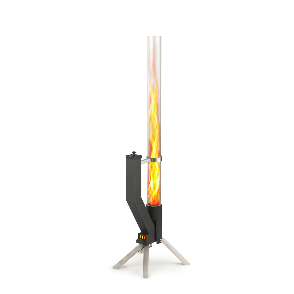 Gardenflare Feuerrohr Multicolor Edition aus Edelstahl mit schwarzen Akzenten – elegante Outdoor-Feuerstelle mit hoher, sauber brennender Flamme.