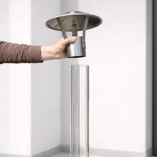 Gardenflare Klassik Feuerrohr Funkenfänger beim Aufsetzen auf das Glasrohr