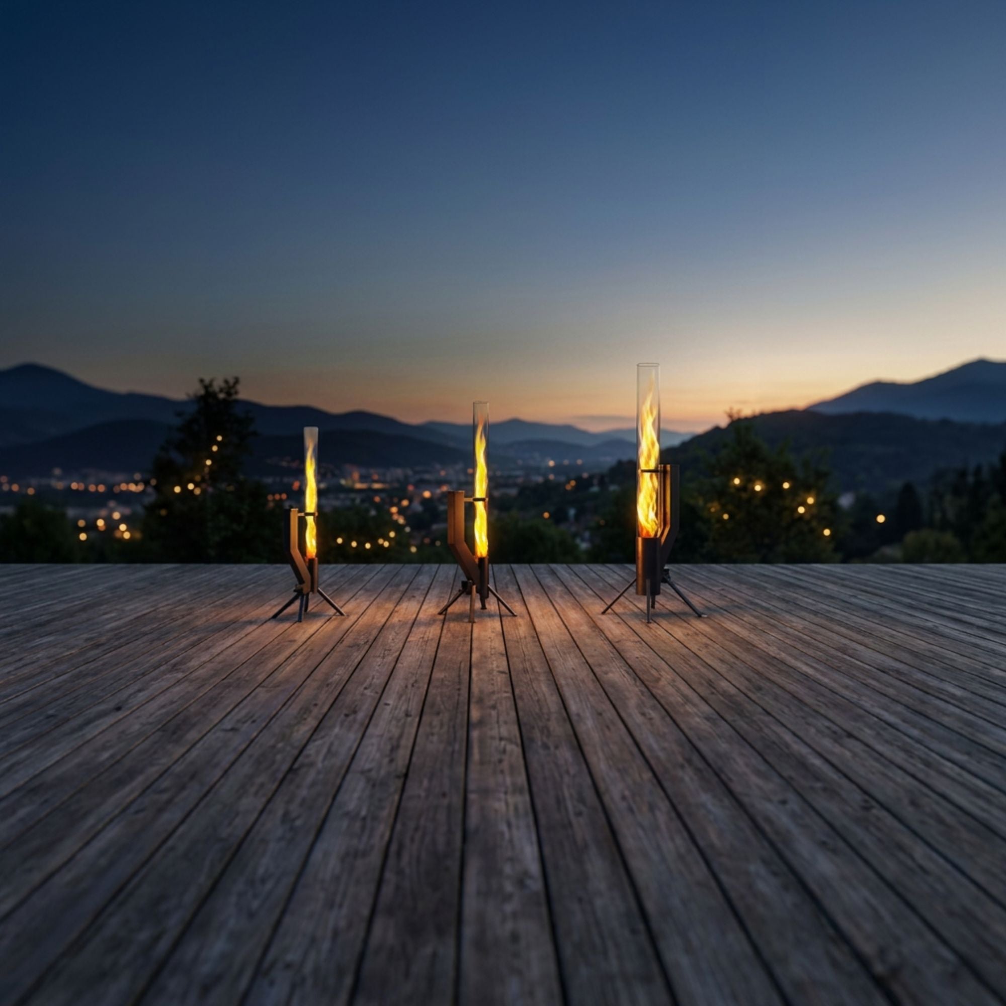 Gardenflare Feuerrohre Klassik, Premium und XXL mit Flammenbild auf einer Terrasse bei Sonnenuntergang
